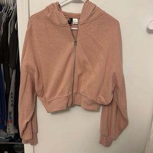 very much loved cropped zip up perfect for high waisted pants!